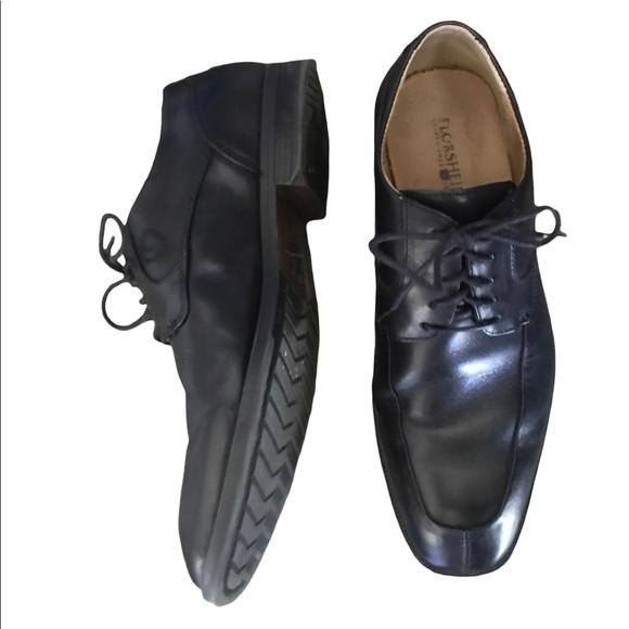Men’s size 8/8.5 Florsheim Upscale Black Plain Toe Lace Ups amazing condition - Picture 2 of 3